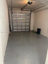 2439 Centergate Dr, Unit 102 in Miramar, FL - Foto de edificio - Building Photo