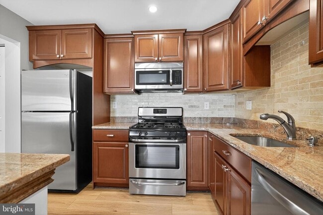 806 Diamond Dr in Newtown, PA - Foto de edificio - Building Photo