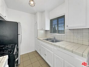 5113 Roseland St in Los Angeles, CA - Building Photo - Building Photo