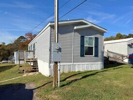 709 N Power Glide Way in Dandridge, TN - Building Photo