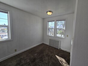 447 NE Winchester St in Roseburg, OR - Building Photo - Building Photo