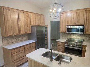 14810 Lloyds Dr in Minnetonka, MN - Building Photo - Building Photo