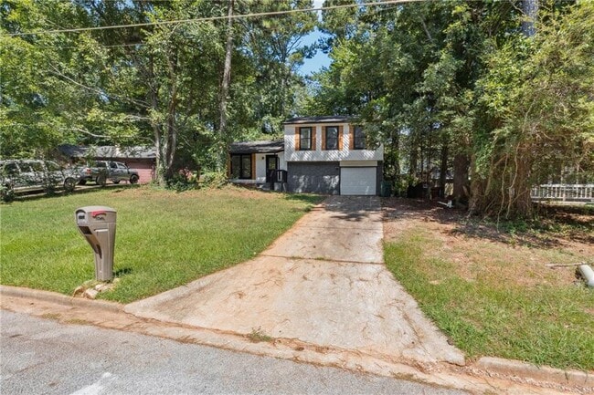 3852 W Wood Path in Stone Mountain, GA - Building Photo - Building Photo