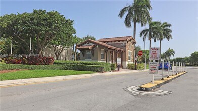 9120 SW 227th Terrace in Cutler Bay, FL - Foto de edificio - Building Photo
