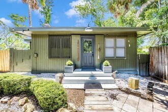 2027 Panama Dr in Sarasota, FL - Building Photo - Building Photo