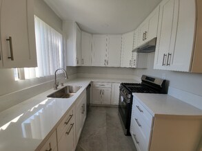 113 S Cedar St in Glendale, CA - Building Photo - Building Photo