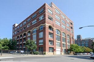 2001 S Calumet Ave in Chicago, IL - Building Photo