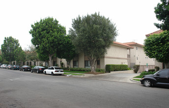 La Veta Vista in Orange, CA - Building Photo - Building Photo