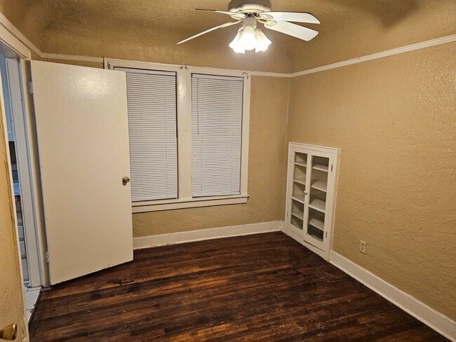 2107 W 18th St, Unit 2107