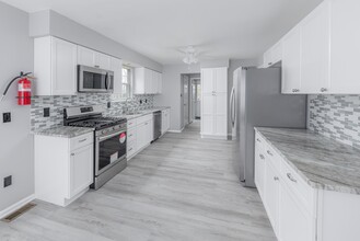 13 Brearly Dr in Sicklerville, NJ - Building Photo - Building Photo