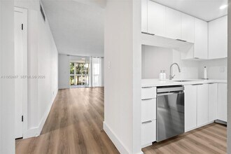 901 NE 14th Ave in Hallandale Beach, FL - Foto de edificio - Building Photo