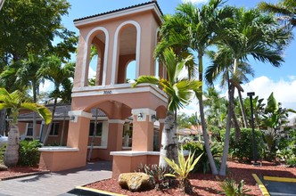 Villa Bellini in Hialeah, FL - Foto de edificio - Building Photo