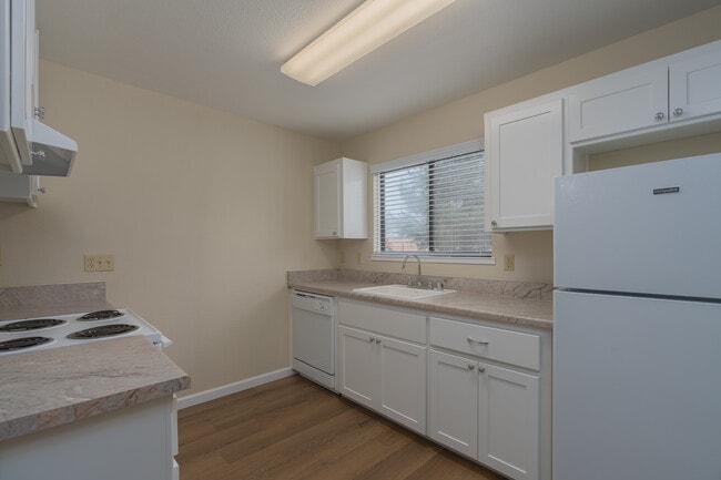 Eastwood Court Apartments in Chico, CA - Foto de edificio - Interior Photo