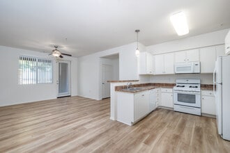 Avila Apartment Homes in Menifee, CA - Foto de edificio - Interior Photo