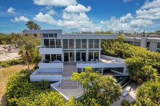 5801 Gulf of Mexico Dr in Longboat Key, FL - Foto de edificio - Building Photo