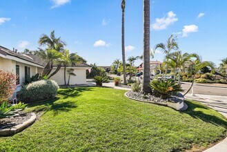 7912 El Astillero Pl in Carlsbad, CA - Building Photo - Building Photo