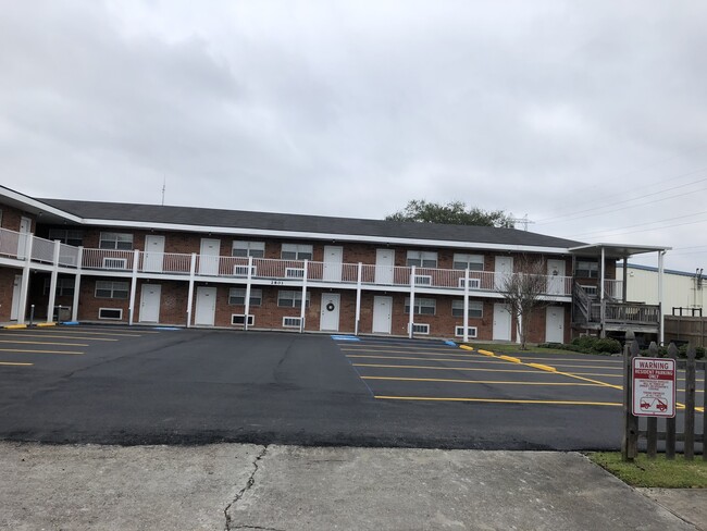 2801 Huey P Long Ave, Unit 105