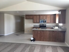 941 Stonewater Dr in Eagle Point, OR - Building Photo - Building Photo