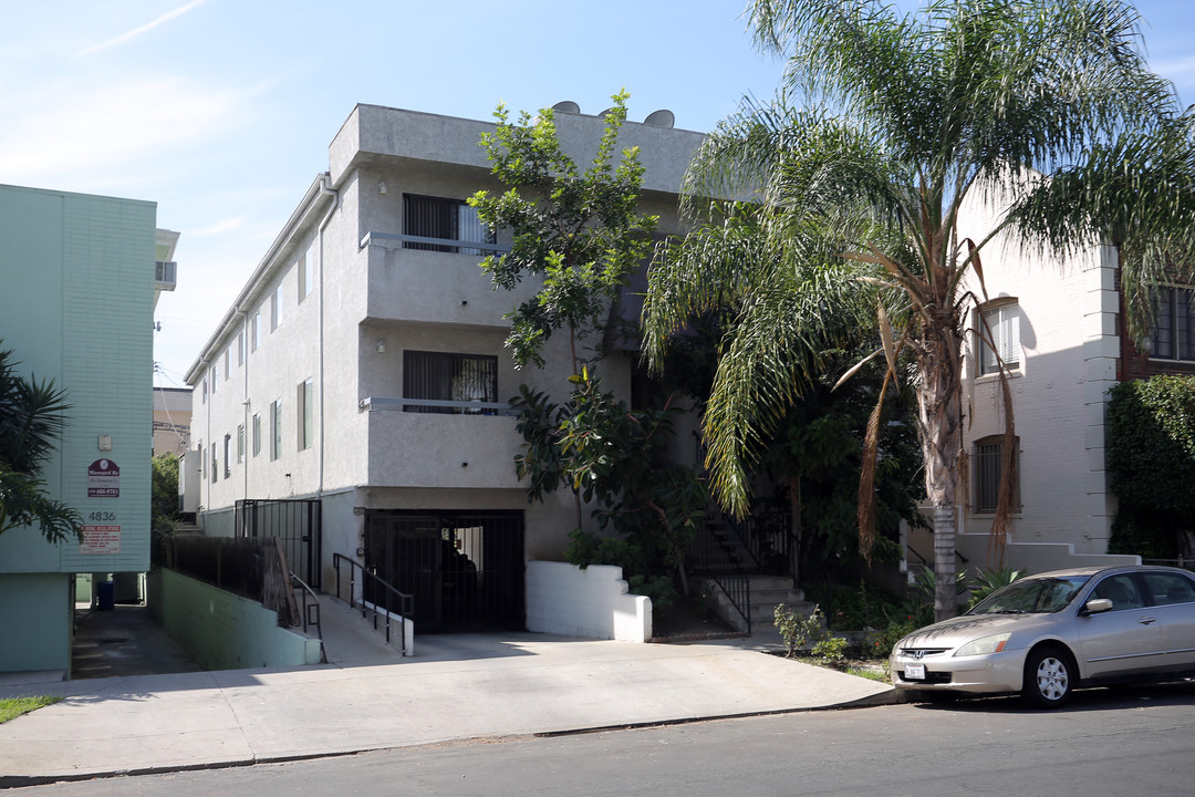 4840 Rosewood Ave in Los Angeles, CA - Building Photo