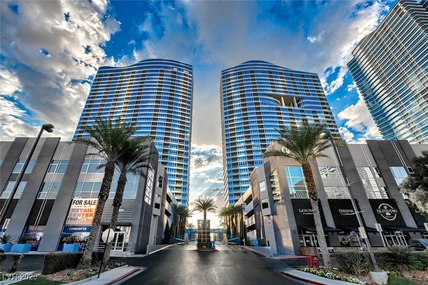 4525 Dean Martin Dr, Unit 103 in Las Vegas, NV - Building Photo