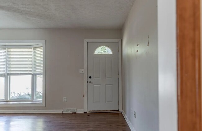 6701 El Rancho Rd in Louisville, KY - Building Photo - Building Photo