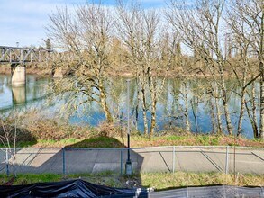 827 Front Ave NE in Albany, OR - Building Photo - Building Photo