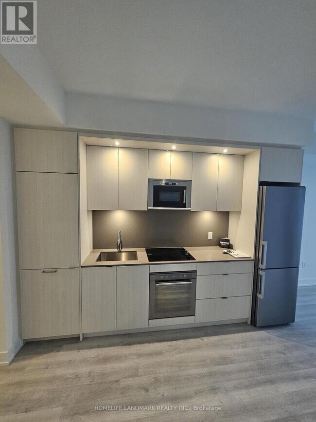 30-2630 Inn On The Pk Dr in Toronto, ON - Building Photo - Building Photo