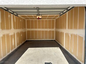 7255 W Sunset Rd in Las Vegas, NV - Building Photo - Building Photo