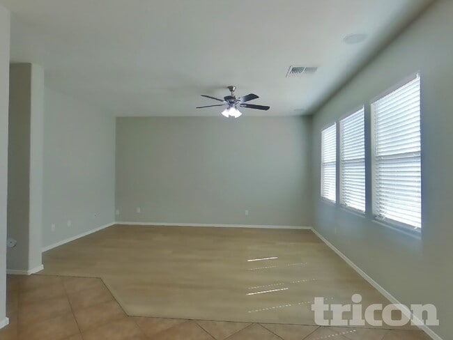 8717 W Hammond Ln in Tolleson, AZ - Foto de edificio - Building Photo