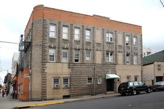 261 Walker St in Fairview, NJ - Foto de edificio - Building Photo