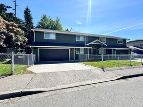 28804-28806 28th Pl S in Federal Way, WA - Building Photo - Building Photo