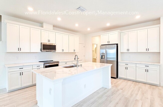 274 Via Anina Dr in Sarasota, FL - Building Photo - Building Photo