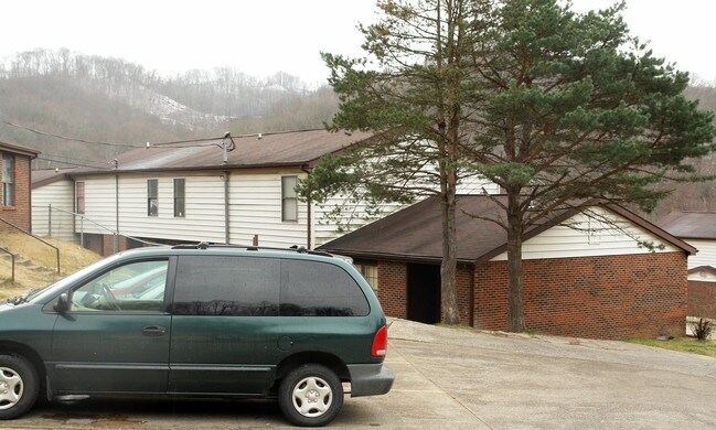 Lana Kay Apartments in Chapmanville, WV - Building Photo - Building Photo