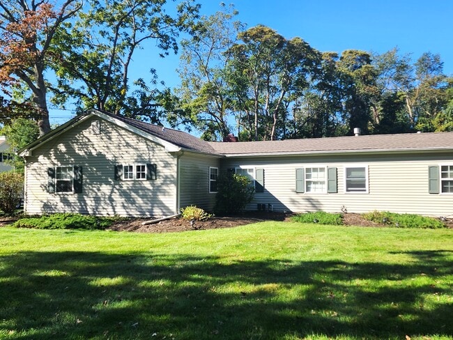 296 Hockhockson, Unit 296B in Tinton Falls, NJ - Foto de edificio - Building Photo