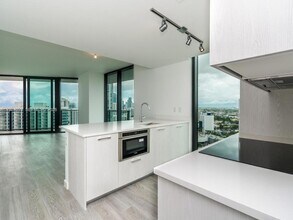 501 NE 31st St, Unit 2108 in Miami, FL - Building Photo - Building Photo