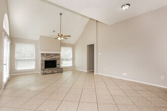 224 Glen Meadow Dr in Glenn Heights, TX - Foto de edificio - Building Photo