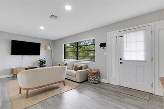 3857 Woodrow Ridge St in Sarasota, FL - Foto de edificio - Building Photo