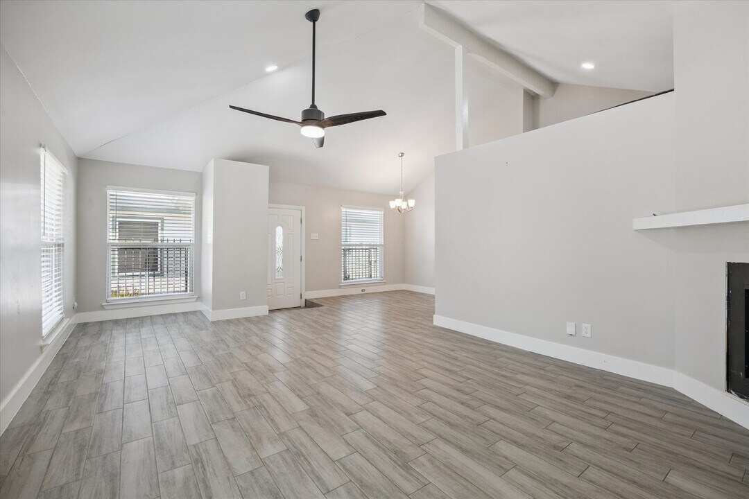 2320 Peppermill Rd in Houston, TX - Building Photo