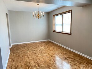 5240 Galitz St in Skokie, IL - Building Photo - Building Photo