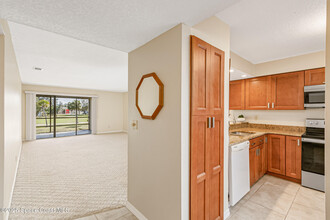 2125 Golf Isle Dr in Melbourne, FL - Foto de edificio - Building Photo