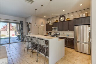 6 Weston Hills Rd in Henderson, NV - Foto de edificio - Building Photo