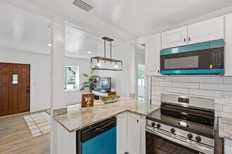 4635 22nd Ave N in St. Petersburg, FL - Building Photo - Building Photo