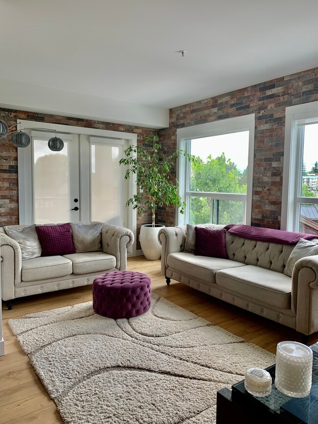 property at 2493 Montrose Av