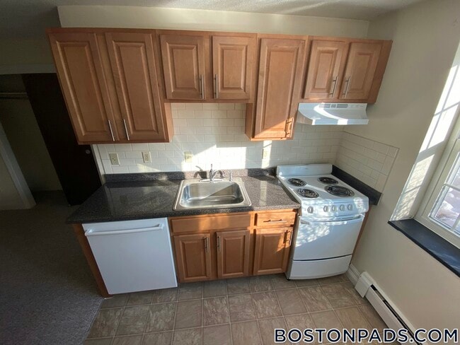 4 Brattle Dr, Unit 3