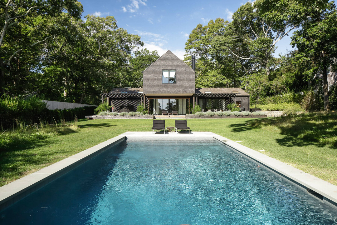 195 Kings Point Rd in East Hampton, NY - Building Photo