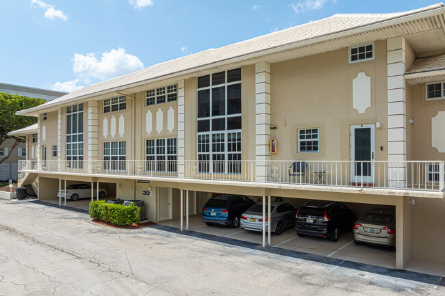 Atlantic Cloisters in Boca Raton, FL - Building Photo - Building Photo