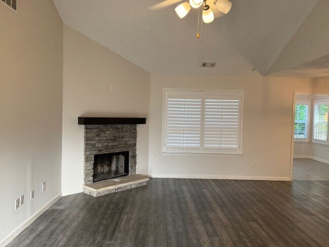 577 Deadwood Trail in Locust Grove, GA - Foto de edificio - Building Photo