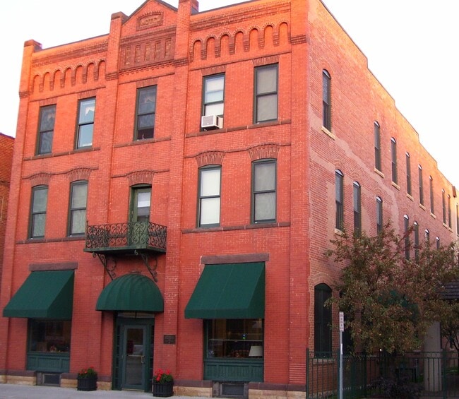 218 Jefferson St S, Unit 101