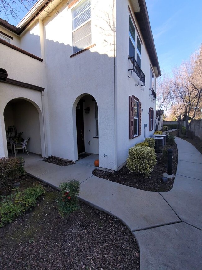 8364 Crystal Walk Cir