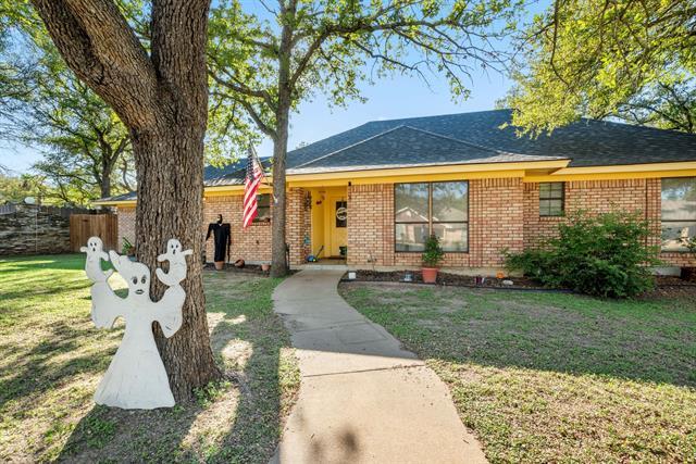 19 Greenbriar St in Mineral Wells, TX - Building Photo